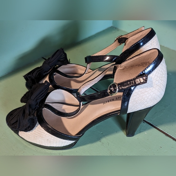 Anne Klein T-Strap Pumps, Heels, Open Toe, Size 9M - Picture 3 of 10